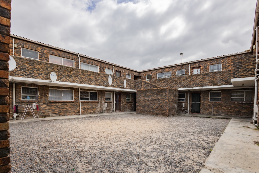 2 Bedroom Property for Sale in Oakdene Western Cape